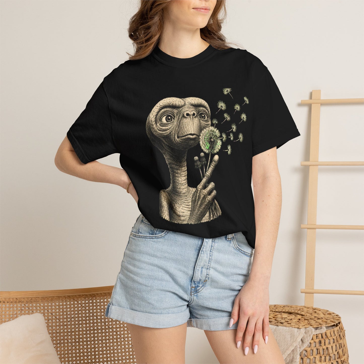 E.T. blowing dandelion T-shirt | Retro Alien illustration