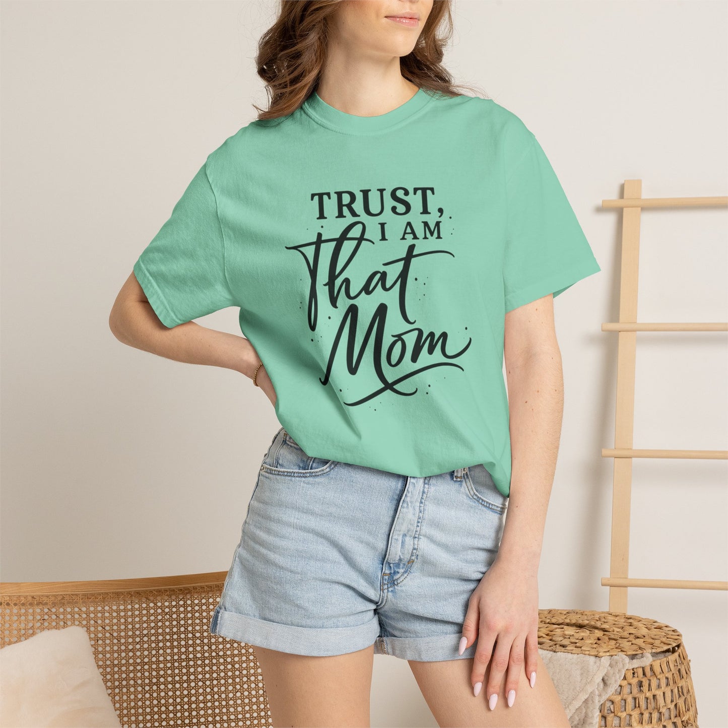 Trust, I Am That Mom T-Shirt | Script Mom Typography Tee