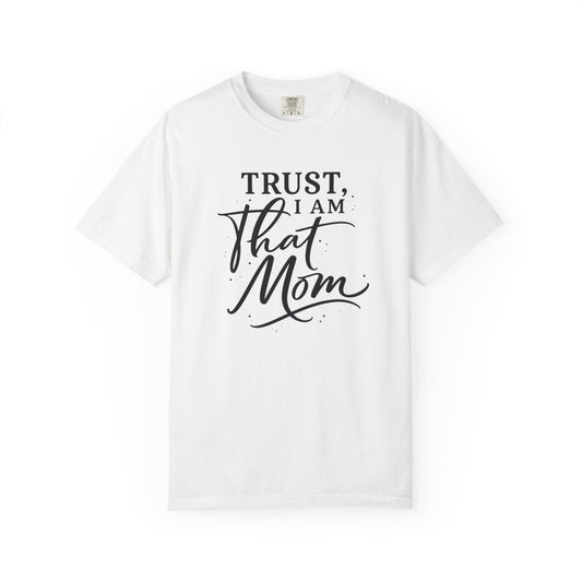 Trust, I Am That Mom T-Shirt | Script Mom Typography Tee