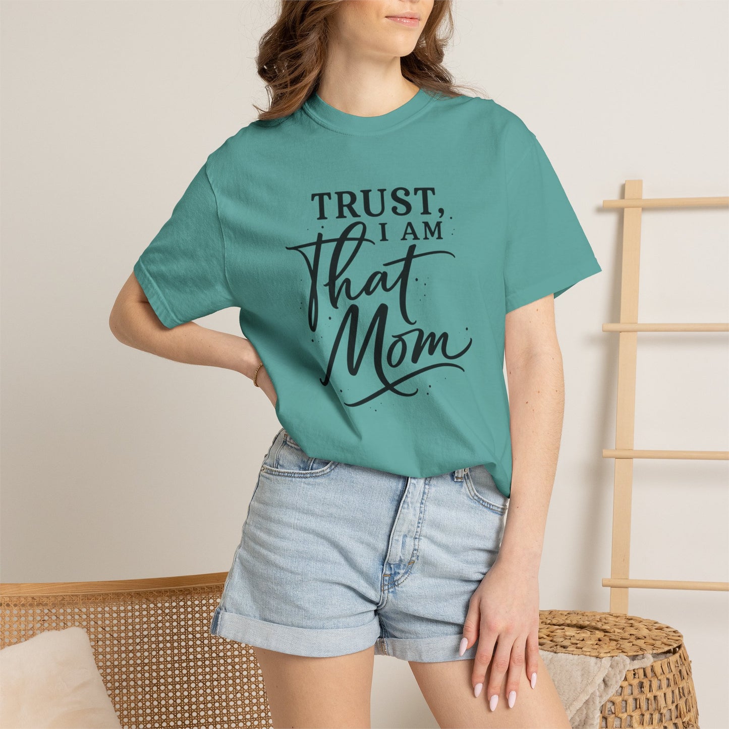 Trust, I Am That Mom T-Shirt | Script Mom Typography Tee