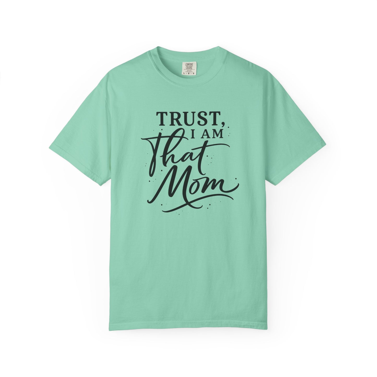 Trust, I Am That Mom T-Shirt | Script Mom Typography Tee