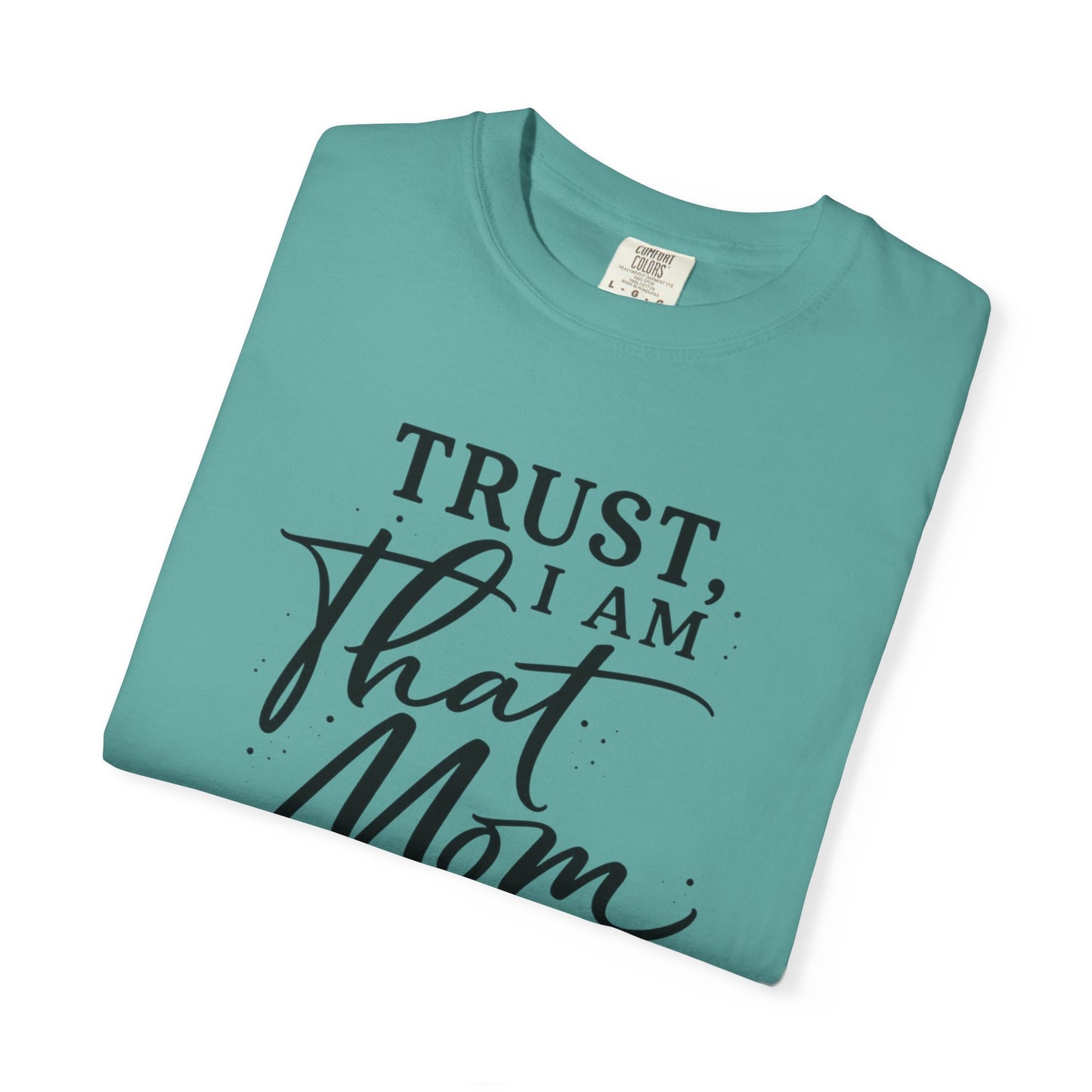 Trust, I Am That Mom T-Shirt | Script Mom Typography Tee