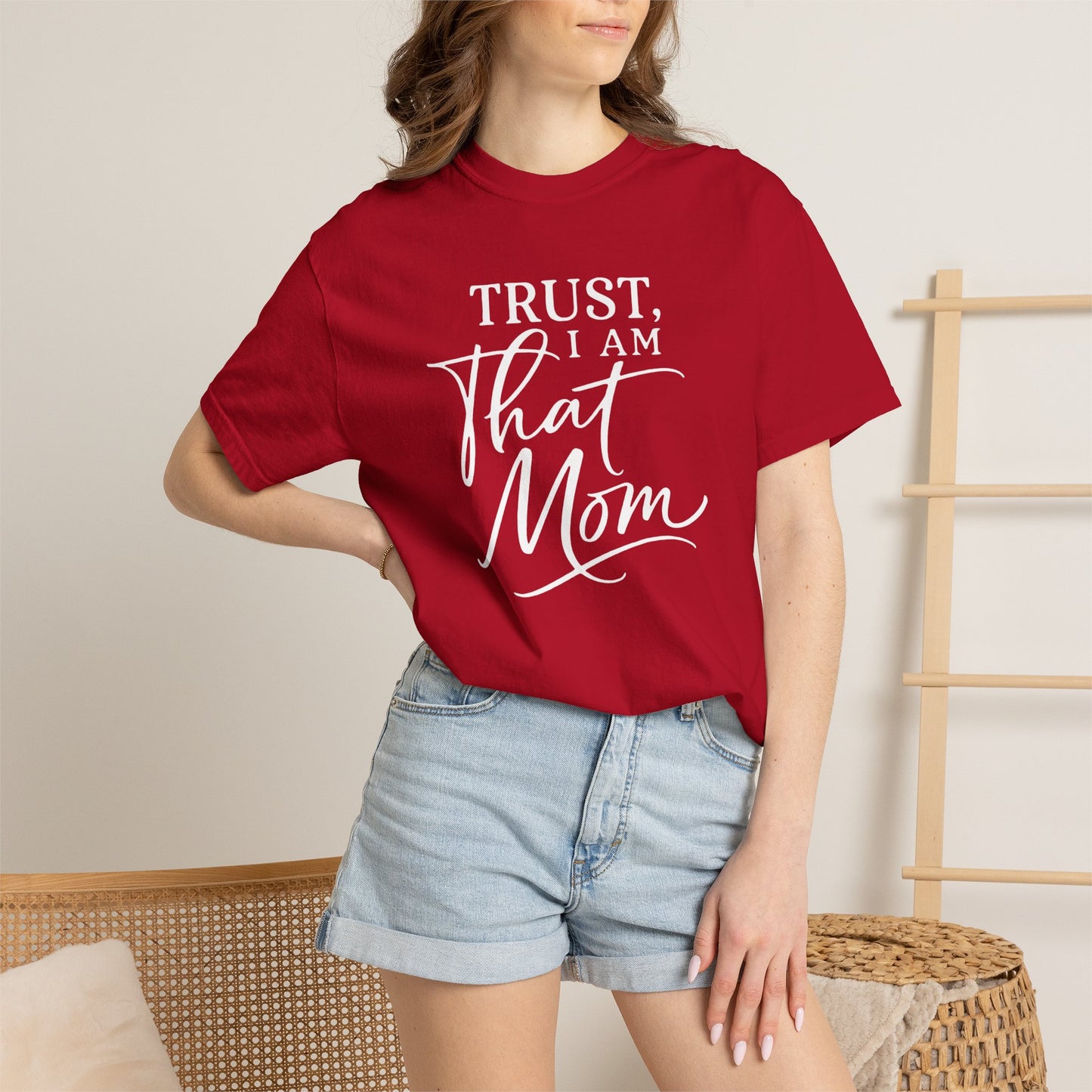 Trust, I Am That Mom T-Shirt | Script Mom Typography Tee