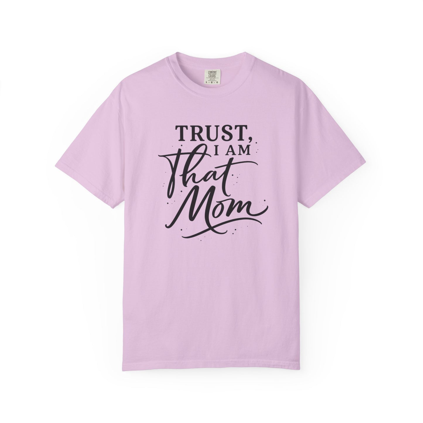 Trust, I Am That Mom T-Shirt | Script Mom Typography Tee