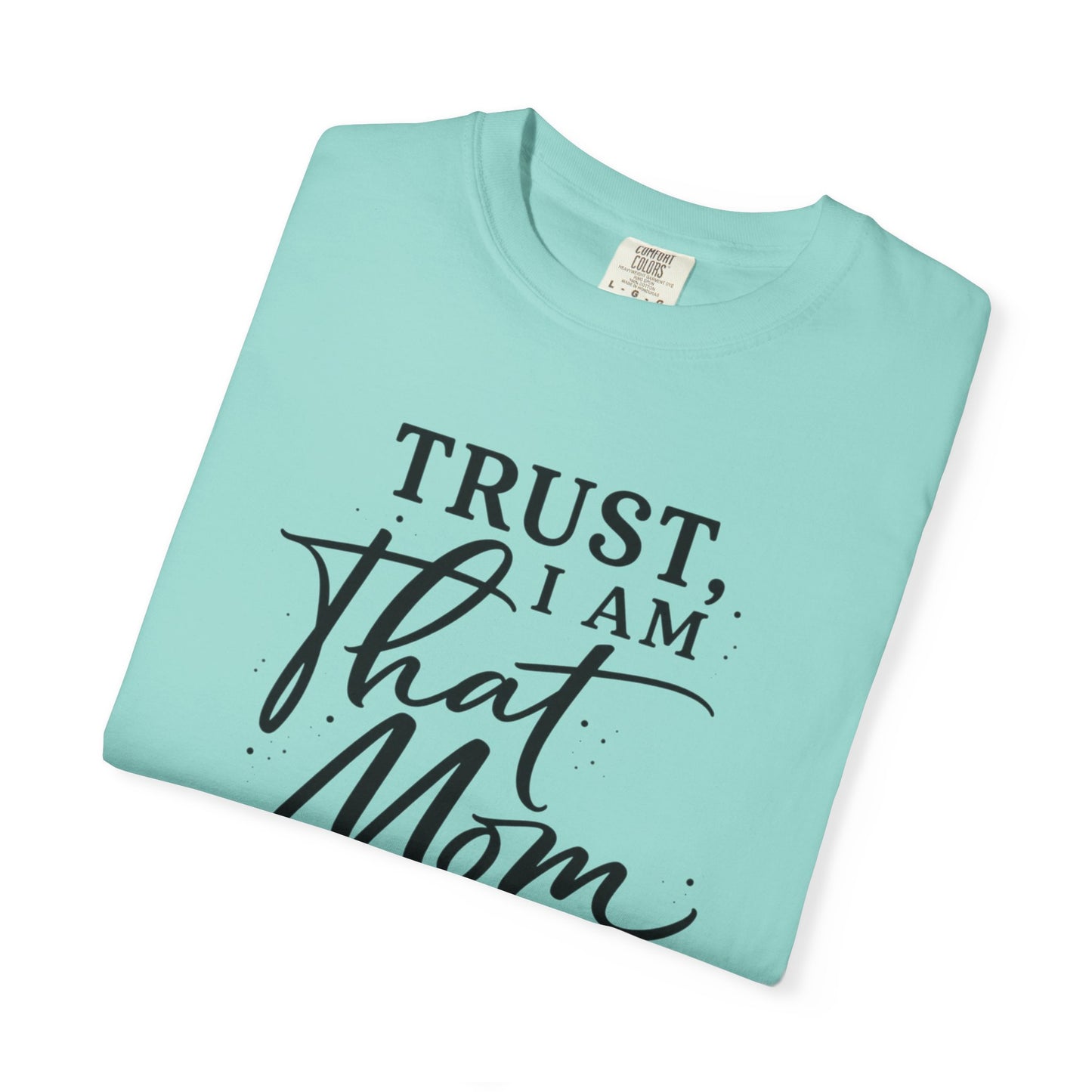 Trust, I Am That Mom T-Shirt | Script Mom Typography Tee