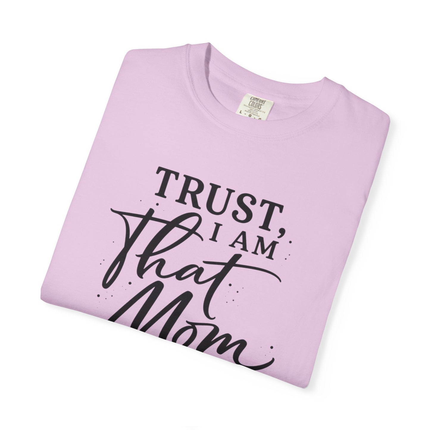 Trust, I Am That Mom T-Shirt | Script Mom Typography Tee