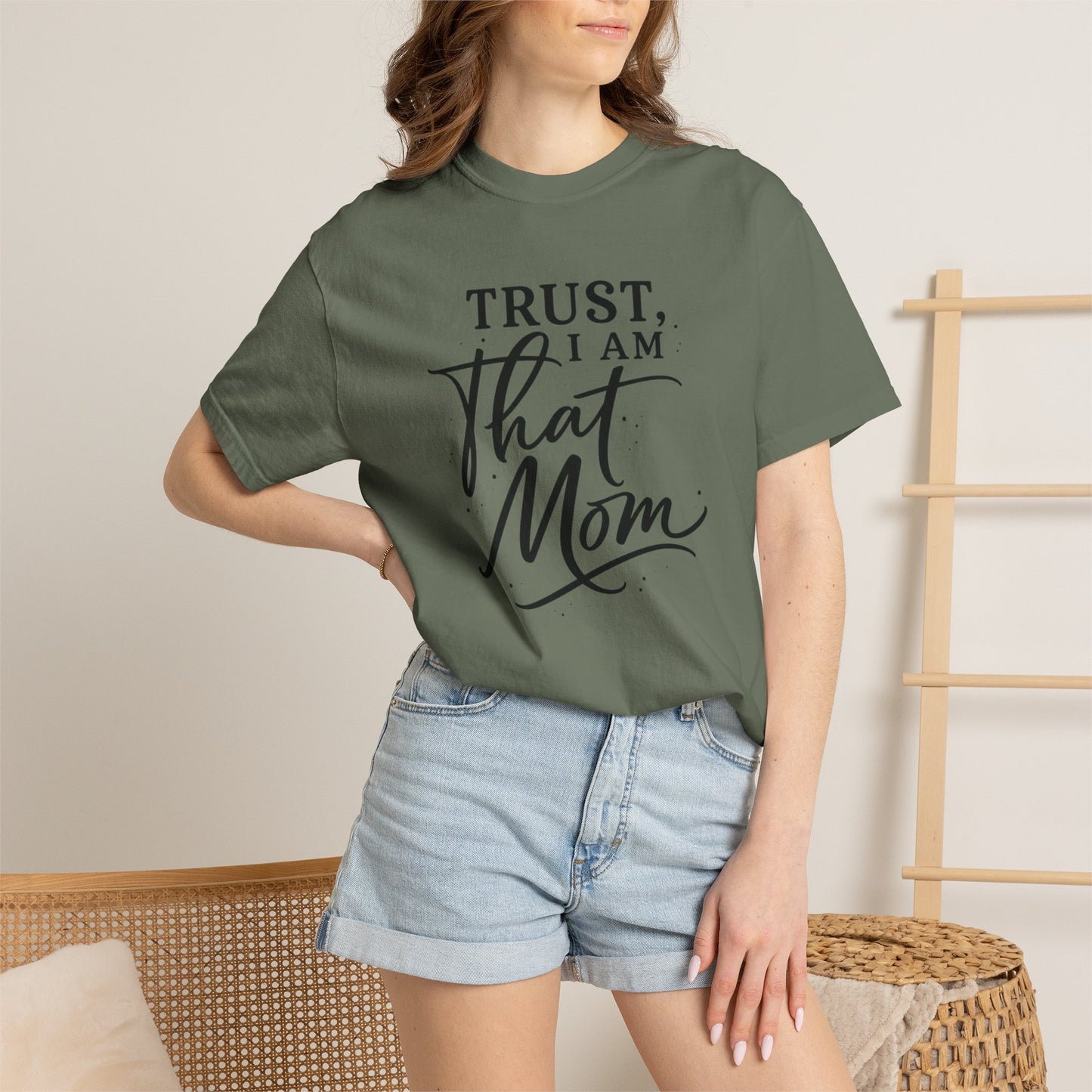 Trust, I Am That Mom T-Shirt | Script Mom Typography Tee