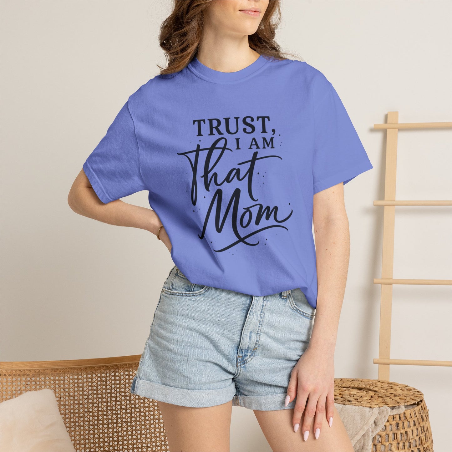 Trust, I Am That Mom T-Shirt | Script Mom Typography Tee