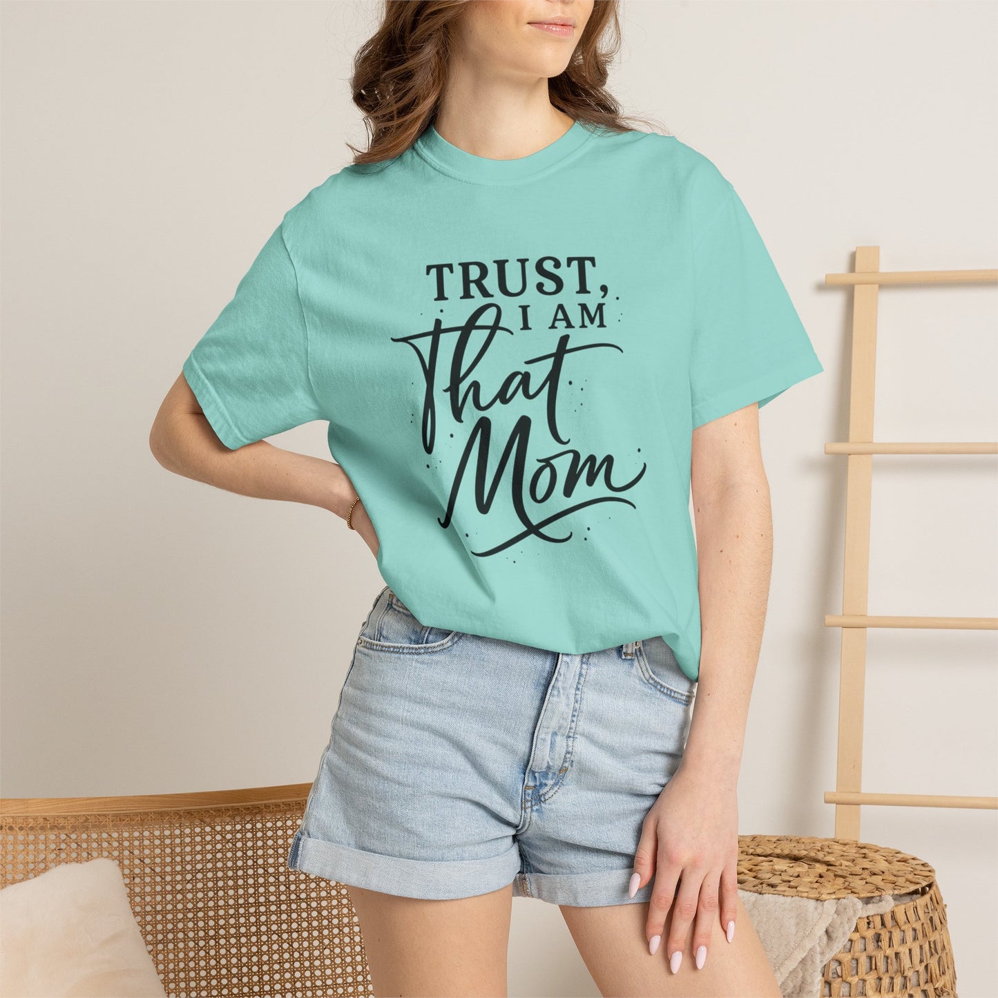 Trust, I Am That Mom T-Shirt | Script Mom Typography Tee