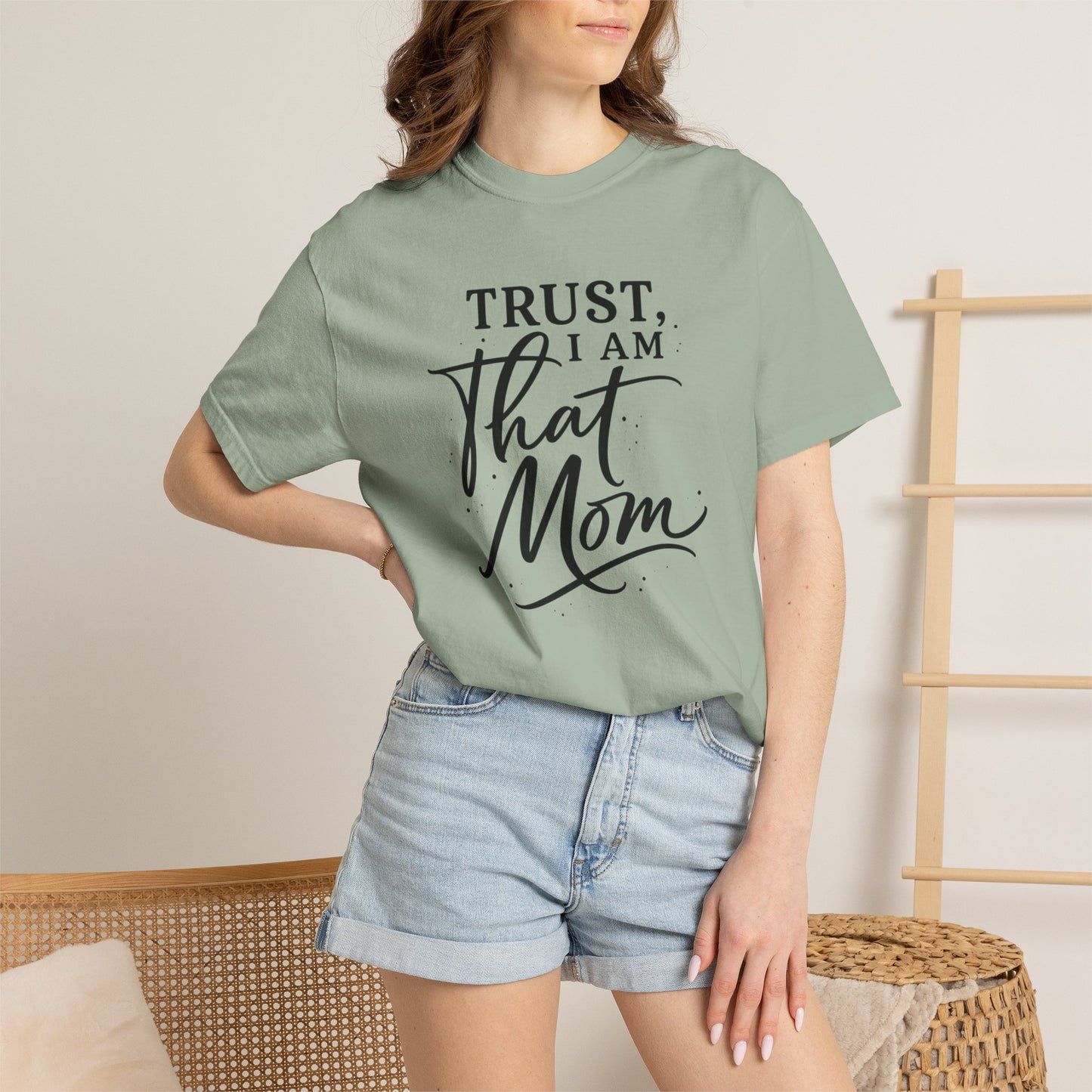 Trust, I Am That Mom T-Shirt | Script Mom Typography Tee
