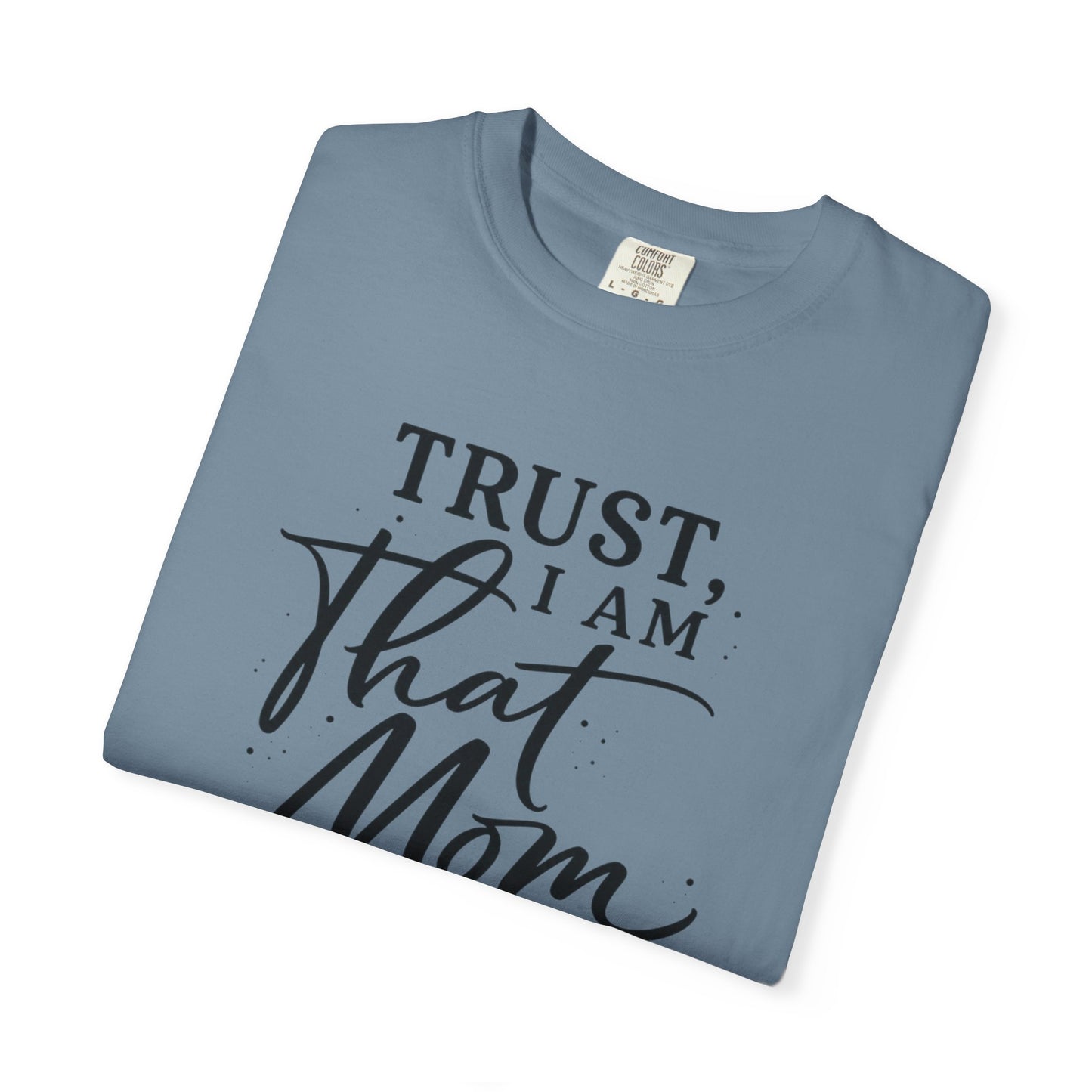 Trust, I Am That Mom T-Shirt | Script Mom Typography Tee